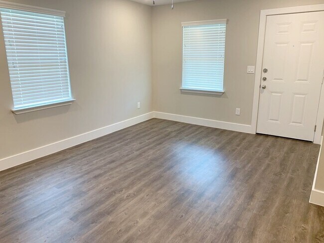 Building Photo - 310 Houston Ave - Unit 6