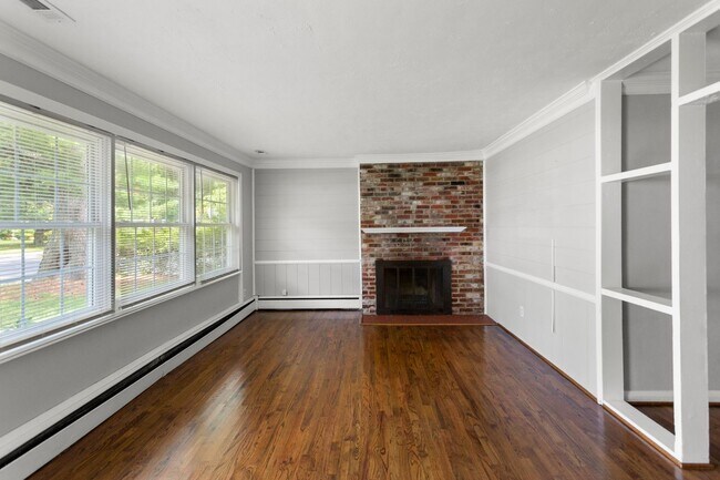 Foto del edificio - Charming Renovated 3-Bedroom Home in River...