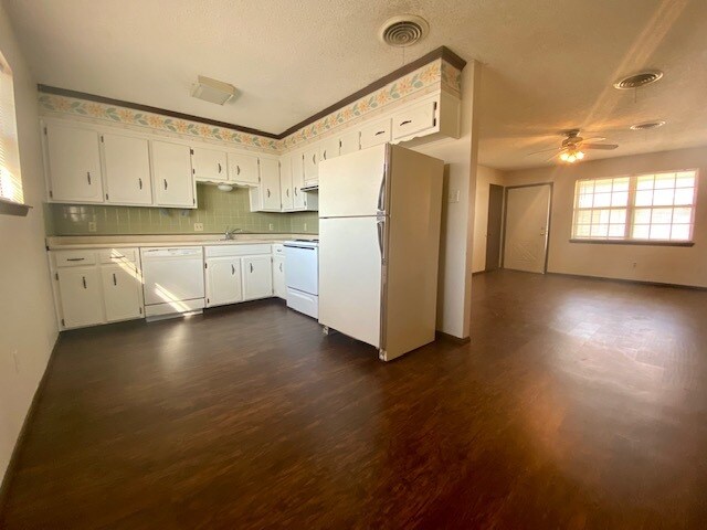 Cocina/Sala de estar - 1021 N Wells St