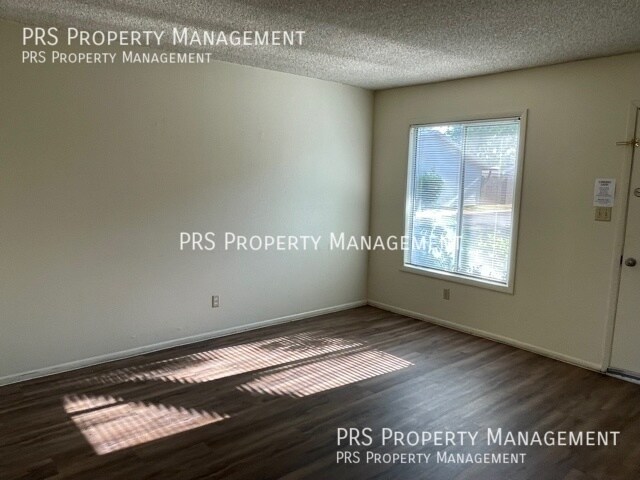 Building Photo - 5103 S Stanley Pl
