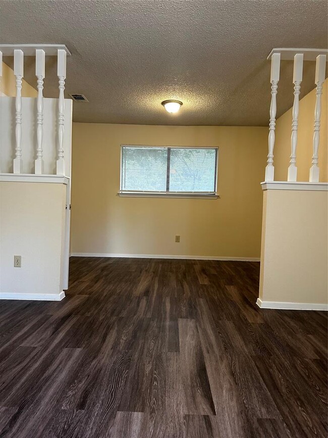 Foto del edificio - 7102 Teaberry Dr