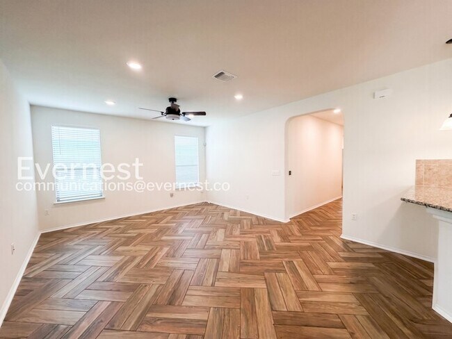 Foto del edificio - 1705 Garamond Ln