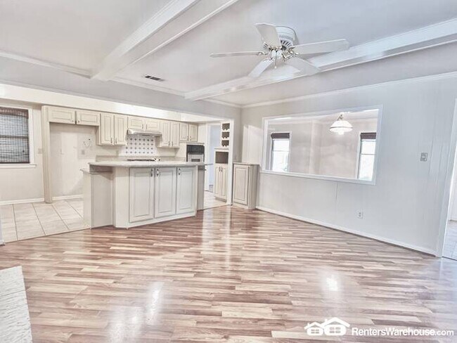 Foto del edificio - Large 4 bedroom home with a Pool.