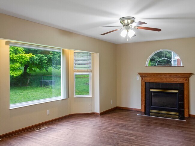 Building Photo - 3004 Wolf Creek Way