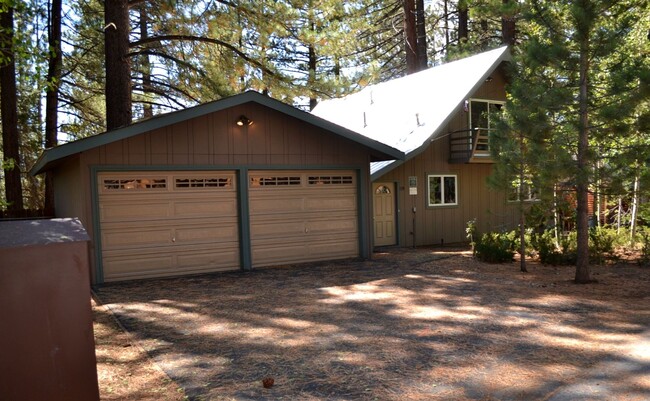 Building Photo - Warm & Inviting Cabin on the Meadow Avail....