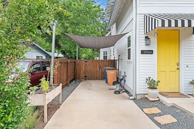 Foto del edificio - 3206 Garden Villa Ln