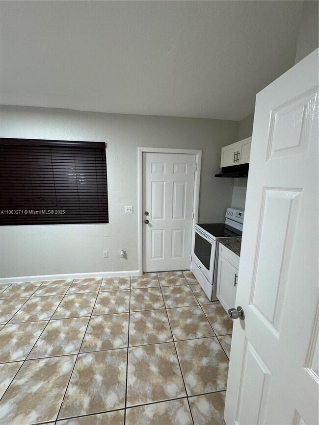 Foto del edificio - 17325 Homestead Ave