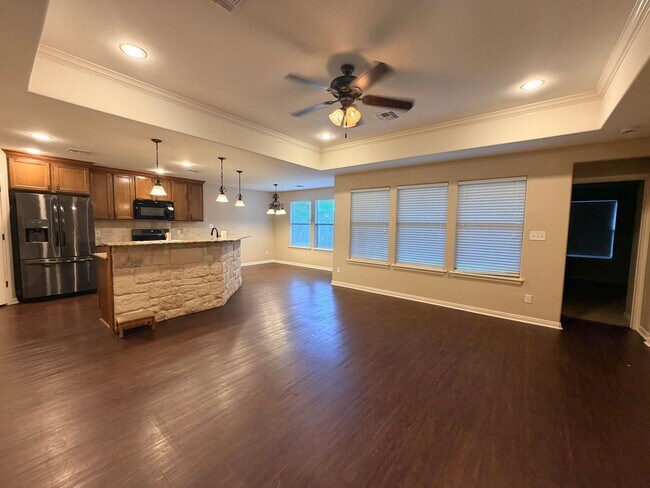 Foto del edificio - Spacious updated 3 bedroom home