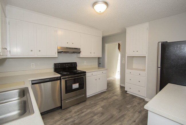 Building Photo - 107 Lordship Ln