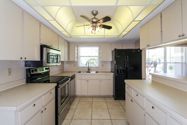 Foto del edificio - 5556 Colonial Oaks Blvd