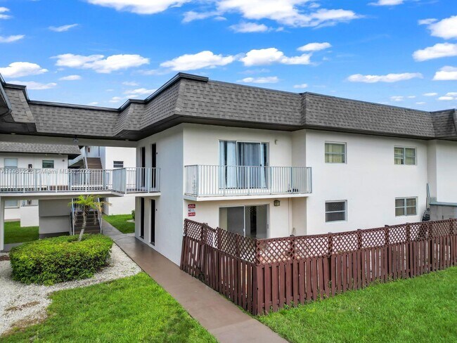 Building Photo - 8601 SW 94th St