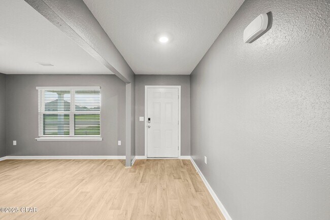 Building Photo - 123 Tiller Dr