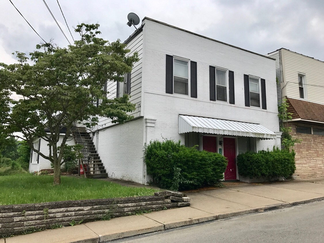 Building Photo - 1047 Main St
