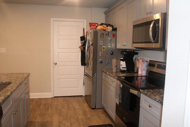 Foto del edificio - 18454 Elkwood Dr