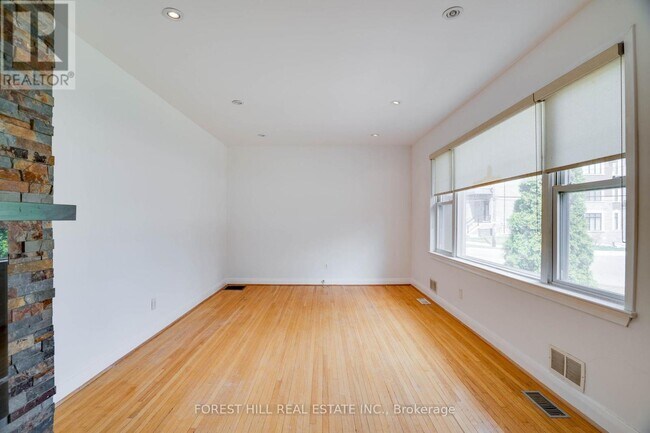 Building Photo - 12 Glen Agar Dr