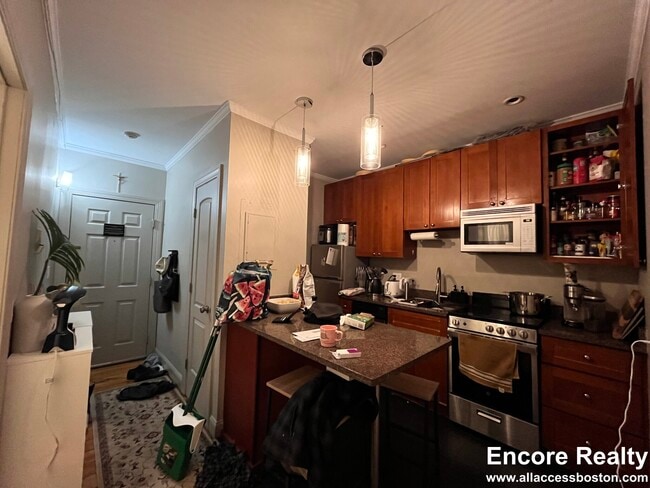 Building Photo - 17 Garrison St