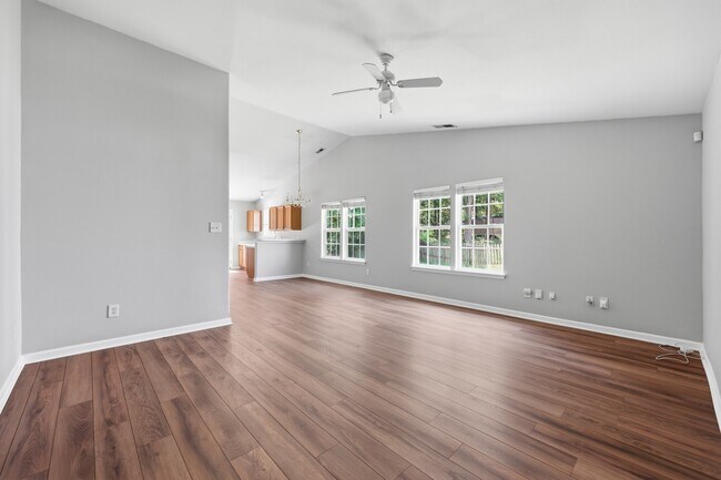Building Photo - 2872 Oasis Ln
