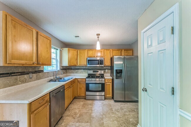 Building Photo - 2945 Highland Hill Pkwy