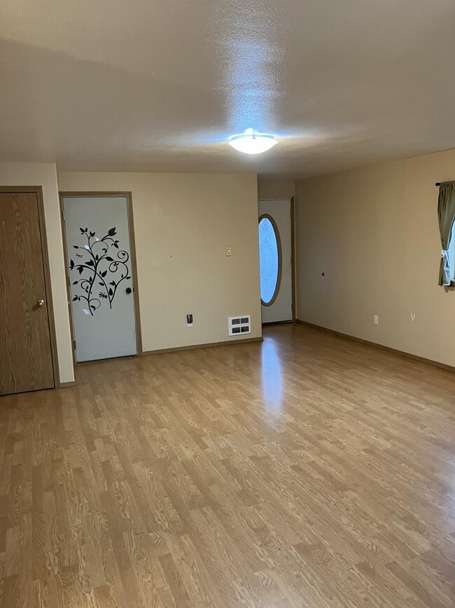 Building Photo - 224 Wyandotte Ave