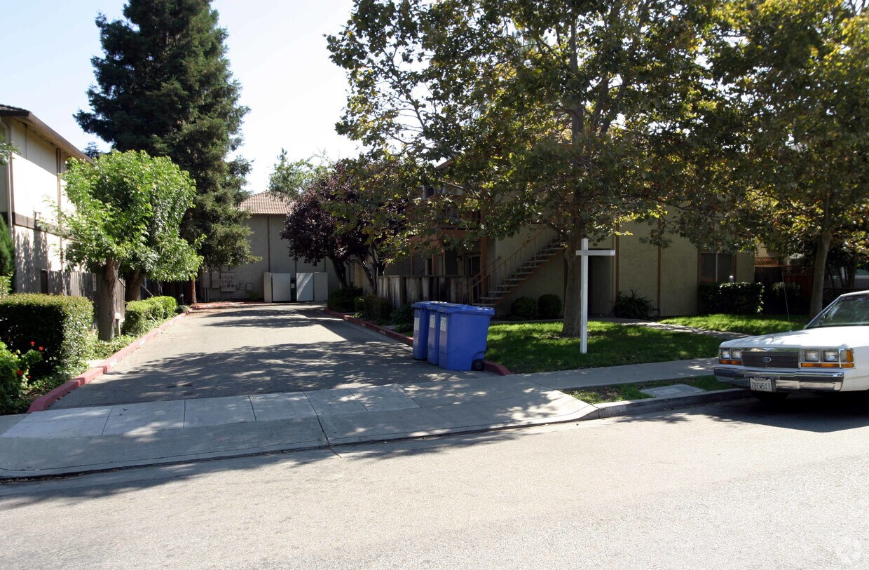 Building Photo - 1178 Curtiss Ave
