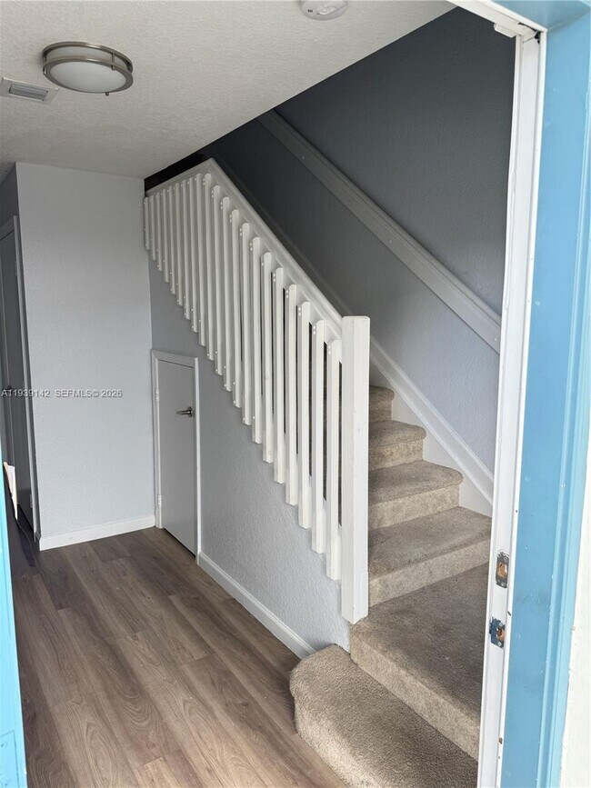 Foto del edificio - 582 SW 2nd Pl