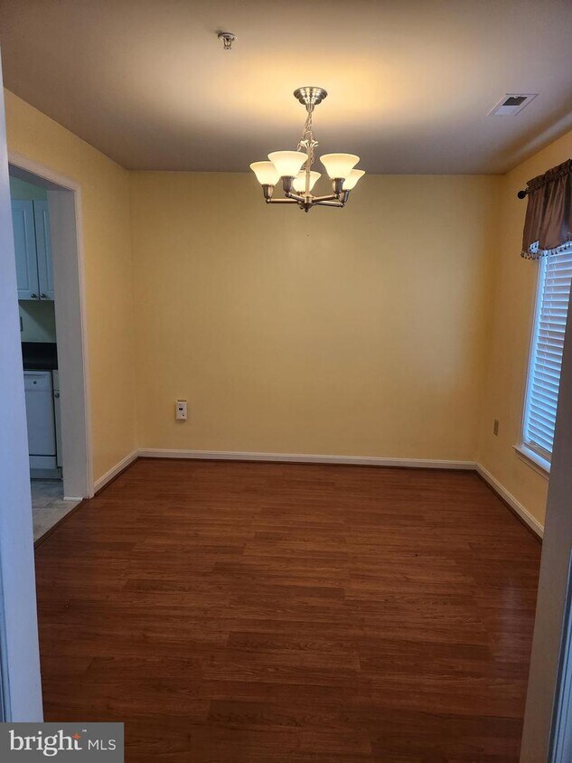 Foto principal - 1234 Oakwood Dr