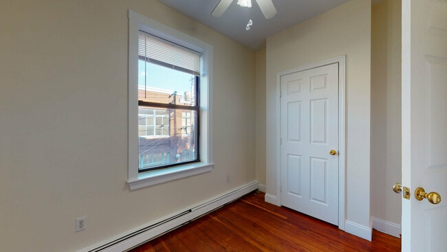 Building Photo - 13 Linden St