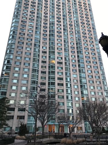 Foto del edificio - 127 River Dr S