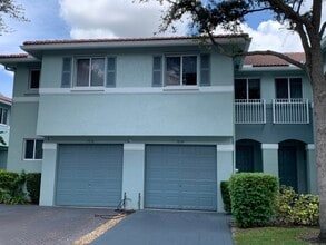 Building Photo - 1934 Gardenia Ct