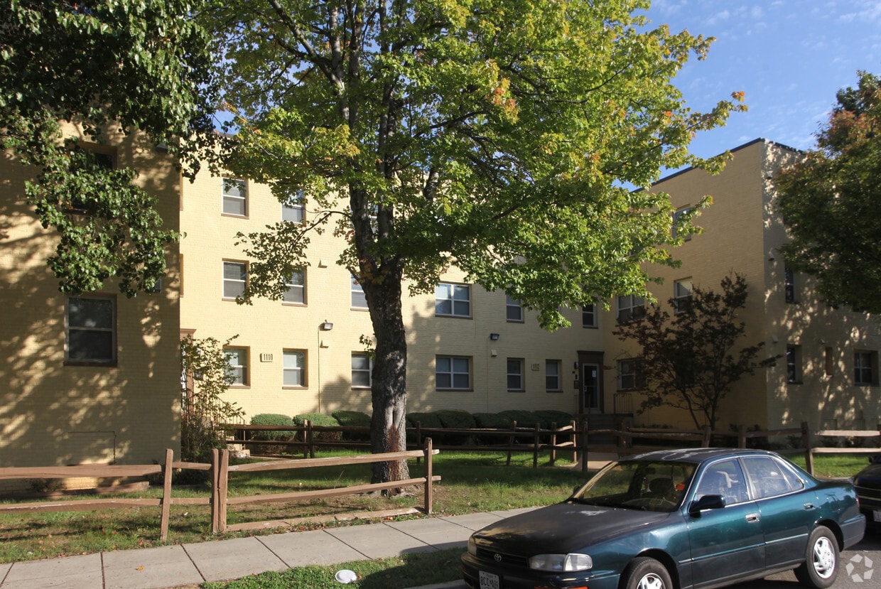 Building Photo - E Q Flats