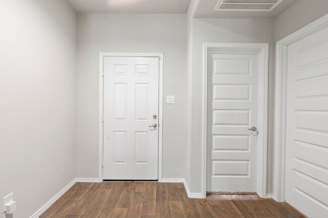 Building Photo - Modern Comfort in Rosenberg’s Sunset Cross...