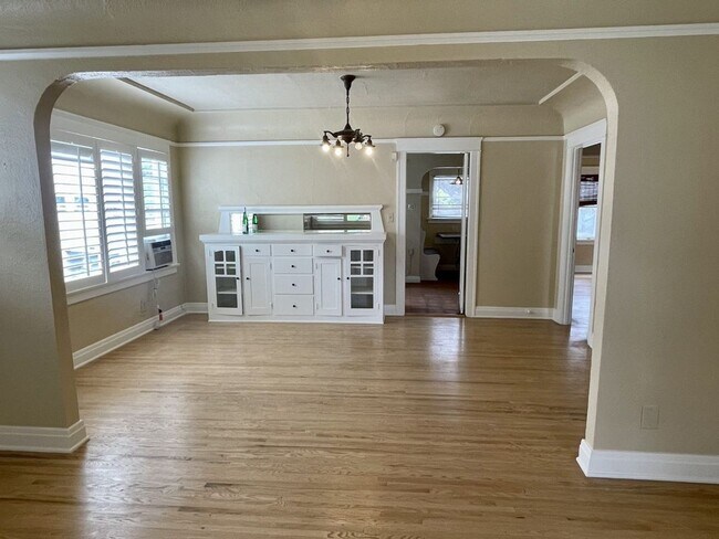 Building Photo - Timeless 2 Bedroom Home in Historic Washin...