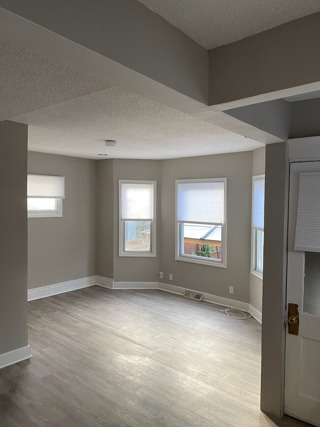 Building Photo - 318 Bedford Ave