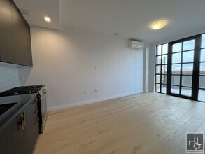 Building Photo - Brand New 1 bedroom/1 Bathroom apt w/ priv...