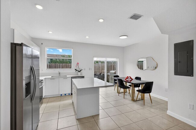 Foto del edificio - 12221 NW 24th Pl
