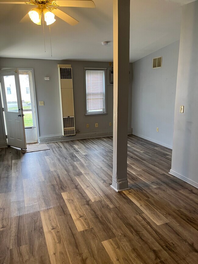 Great room - 193 Monroe St