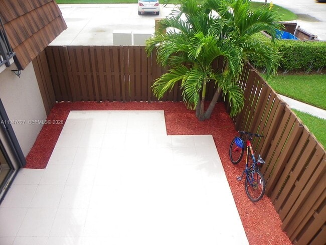 Foto del edificio - 4083 Forest Hill Dr