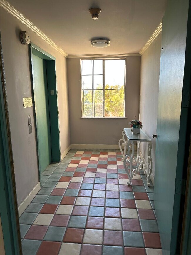 Foto del edificio - 4230 S Centinela Ave