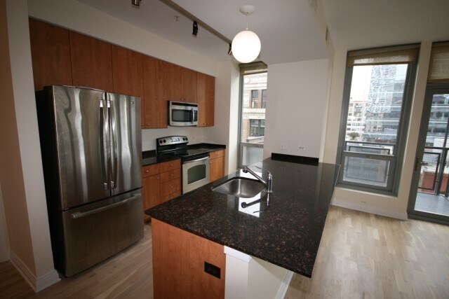 Building Photo - 565 W Quincy St