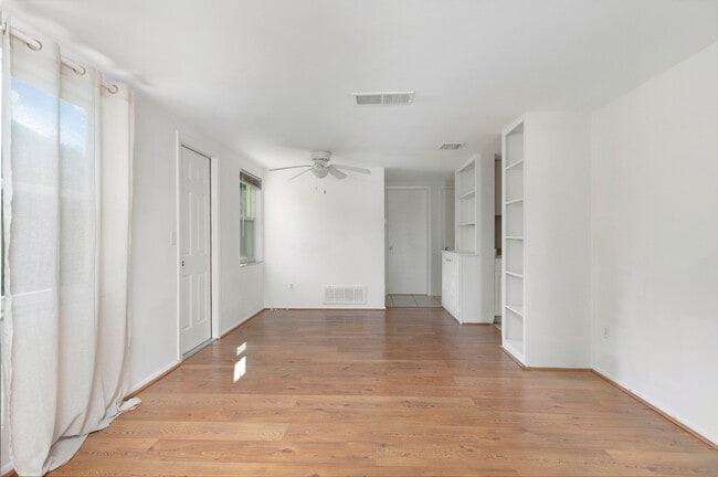 Building Photo - 617 Lyndhurst St