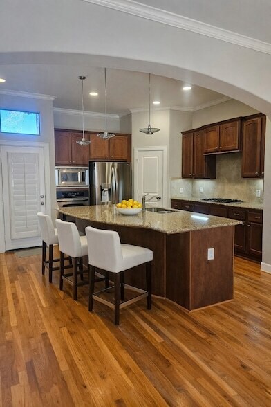 Building Photo - 584 Bomar St