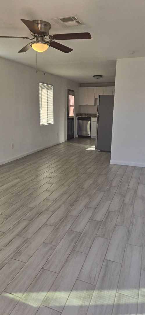 Foto del edificio - Newly Remodeled 2 Bedroom 1 Bath Condo