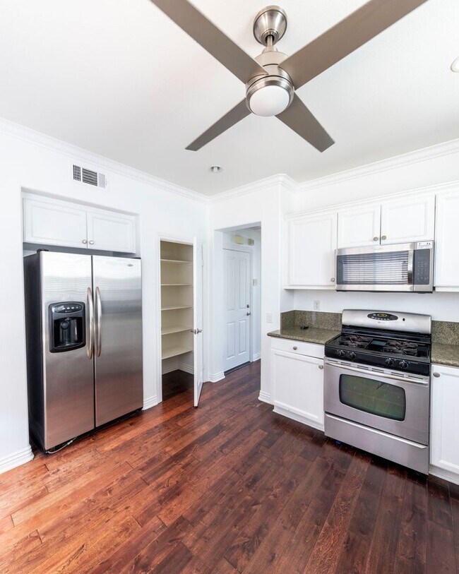 Foto del edificio - Irvine Condo Now Leasing