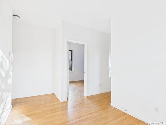Building Photo - 21-37-37 33rd St