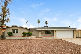 Building Photo - 825 W 19th St