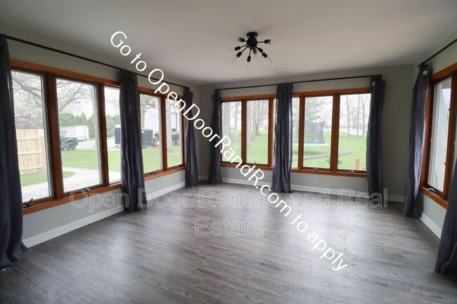 Building Photo - 219 Maple Knoll Dr