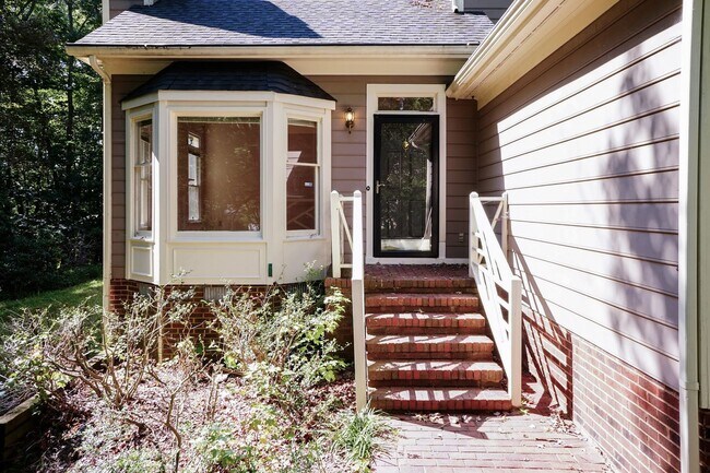 Building Photo - Four Bedroom Home!
