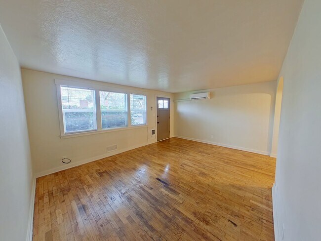 Foto del edificio - Glacier Tri-Plex