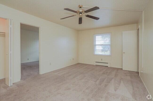 2HAB, 1BA - Sala de estar - Prairieview Rd 307 North