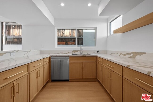 Building Photo - 9315 Lloydcrest Dr
